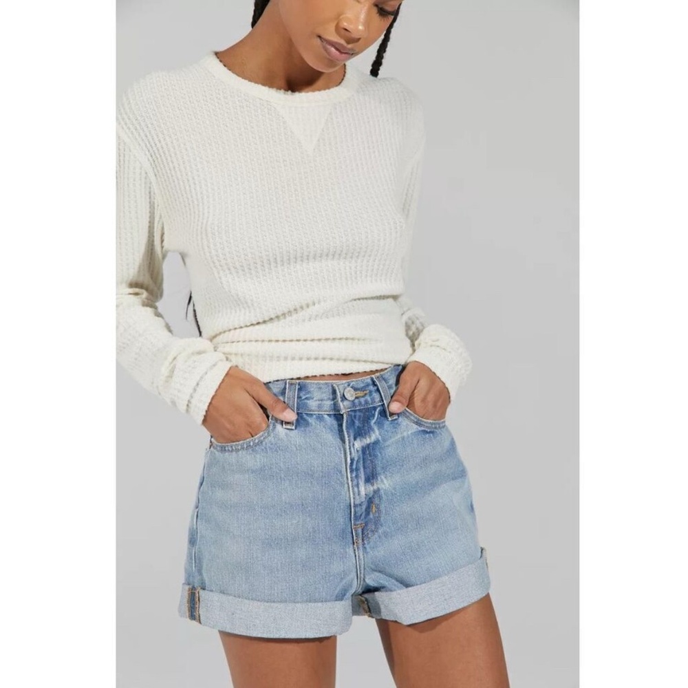 BDG Urban Outfitters Light Wash Mom Shorts (Size 28)